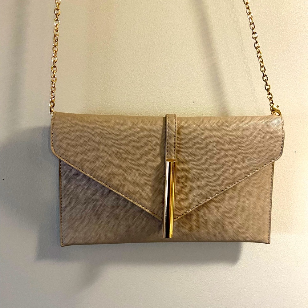 Nude clutch